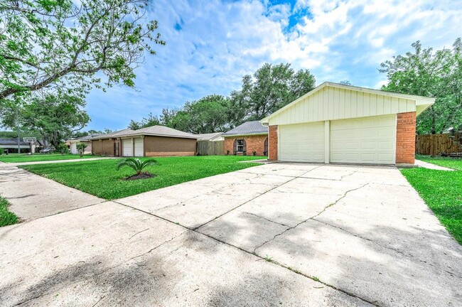 Building Photo - 519 Fawnwood Dr