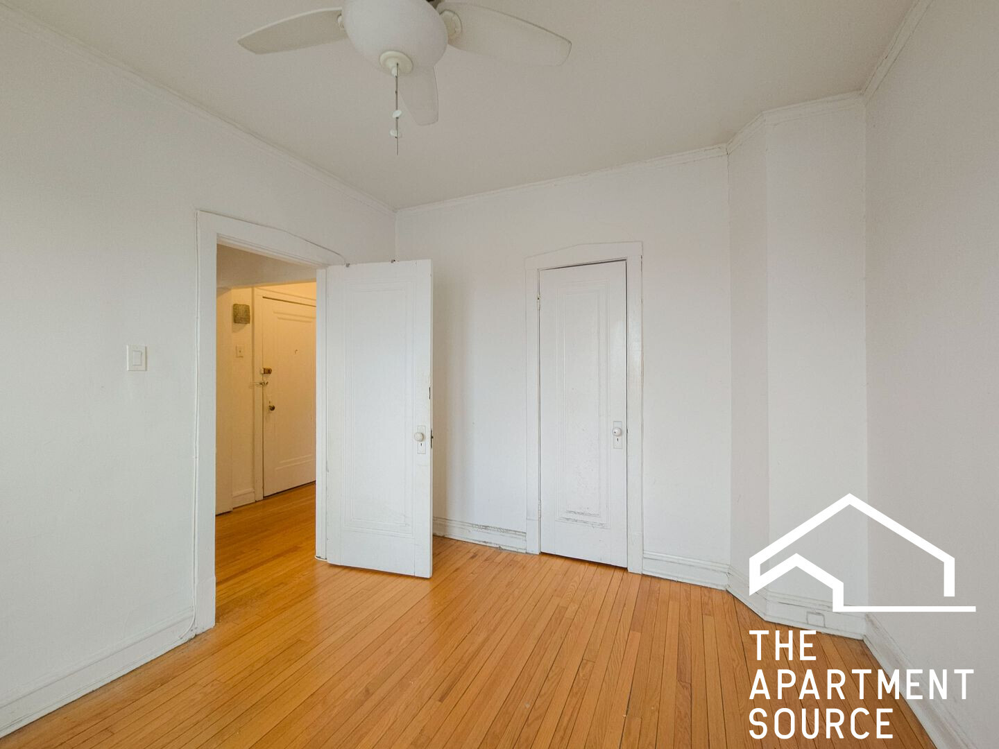 Building Photo - 4405 N Greenview Ave