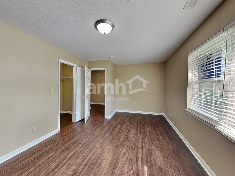 Building Photo - 1702 Acorn Rd