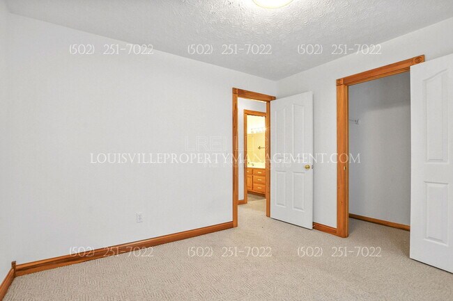 Building Photo - 1001 Navajo Dr