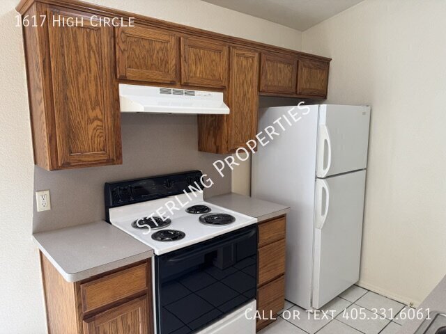 Building Photo - 1617 High Cir