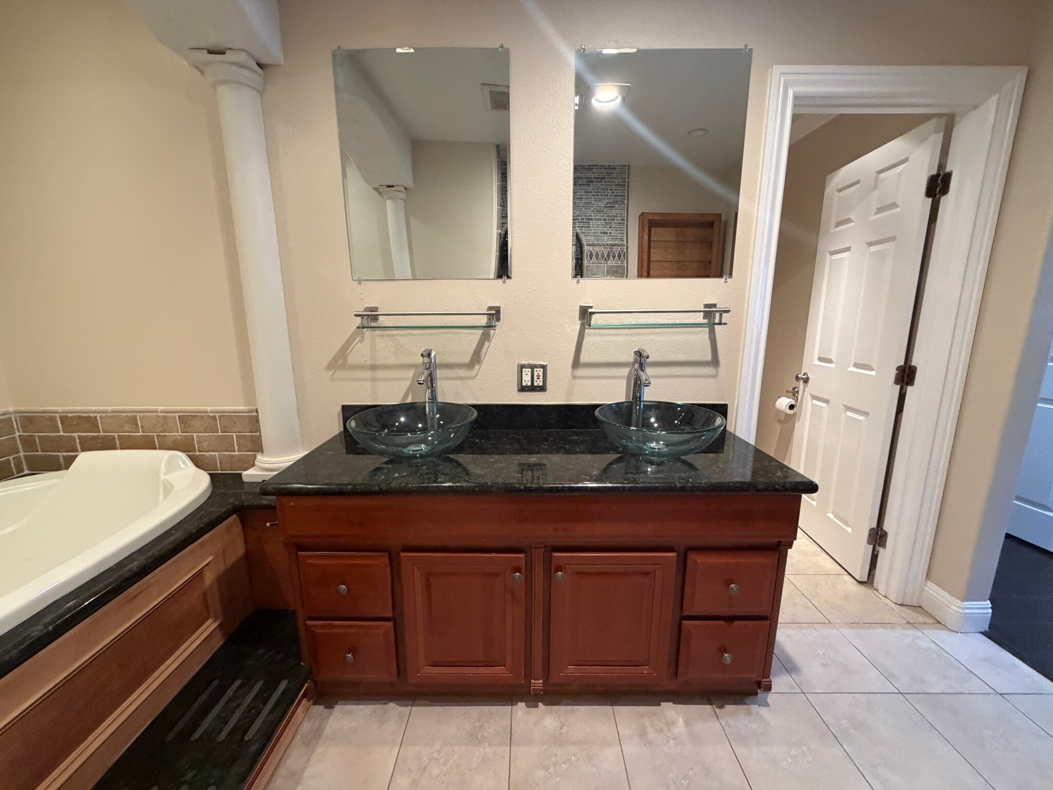 Building Photo - 9272 Sunridge Dr
