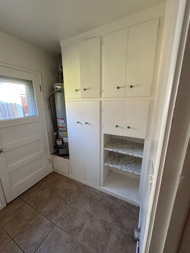 Building Photo - 1201 W Elm St