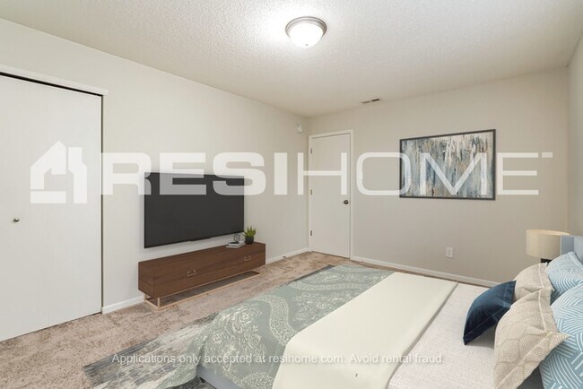 Building Photo - 1726 Blue Grass Pkwy