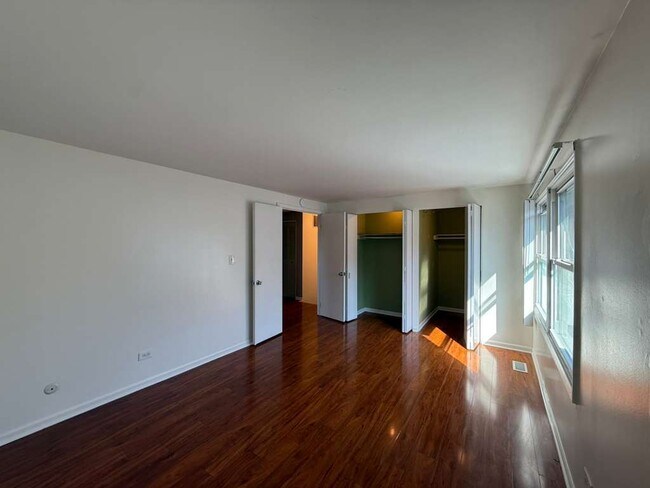 Building Photo - 1945 Hancock Dr