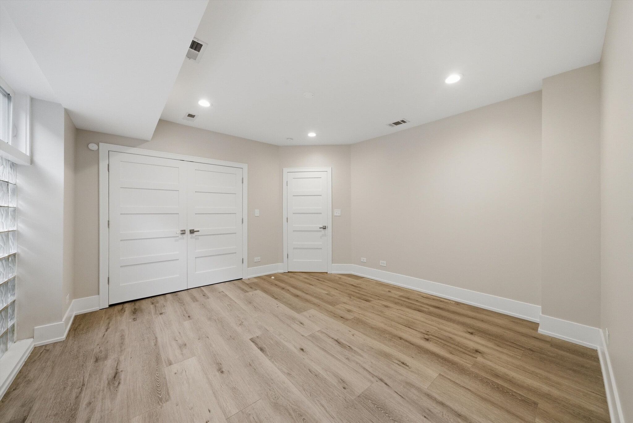 Building Photo - 308 W Evergreen Ave