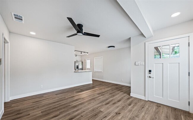 Building Photo - 1309 Suffolk Dr