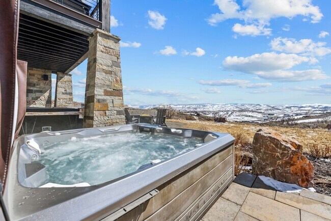 Building Photo - 3450 Ridgeway Dr