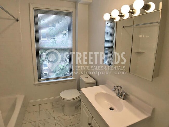 Building Photo - 3 bedroom in Brookline MA 02135
