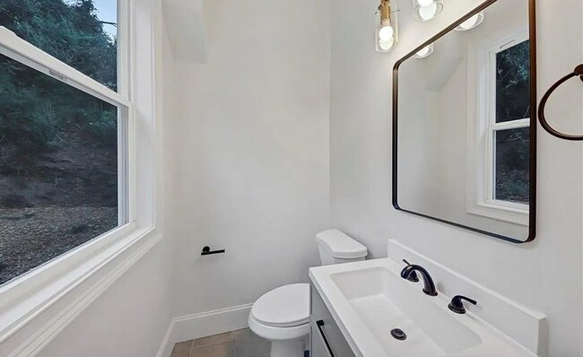 Building Photo - 212 S Broad St SW