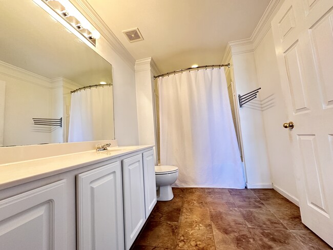 Building Photo - 307 Savoy Ct