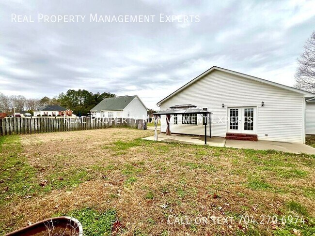 Building Photo - 133 Polaris Dr