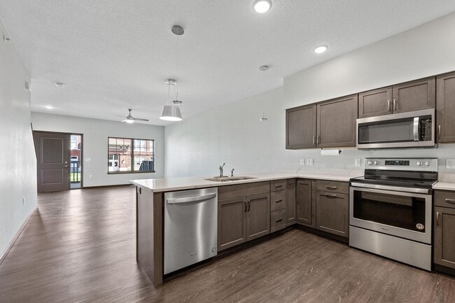 Building Photo - End Unit Townhome Just Blocks Away From Do...