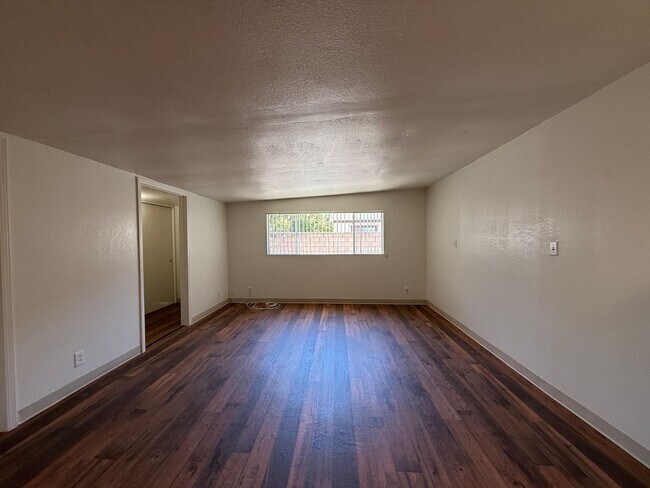 Building Photo - 124 E Sunset Ave