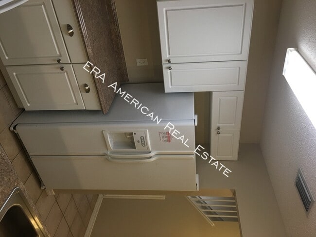 Building Photo - 976 Scenic Oak Ln