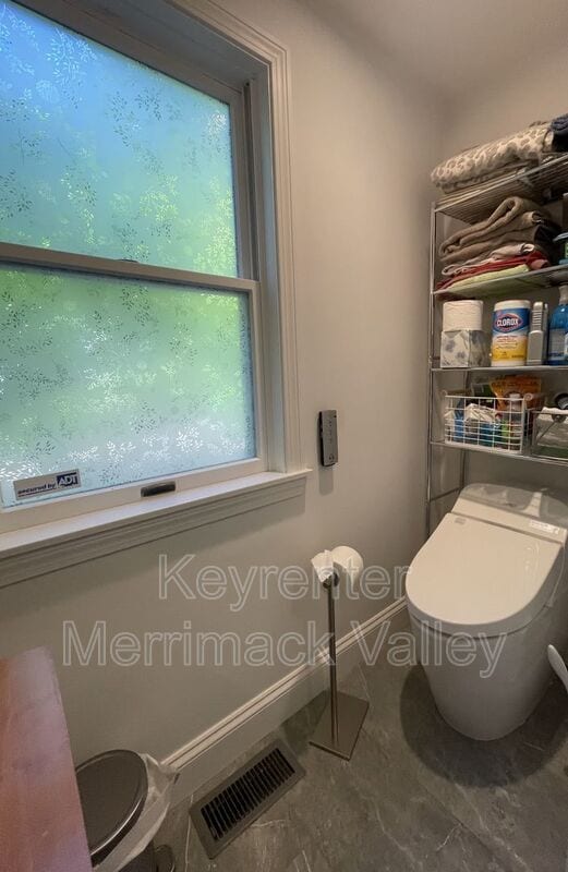 Building Photo - 44 River St