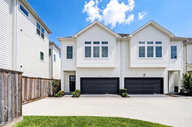 Building Photo - 730 Carriage Knls Dr