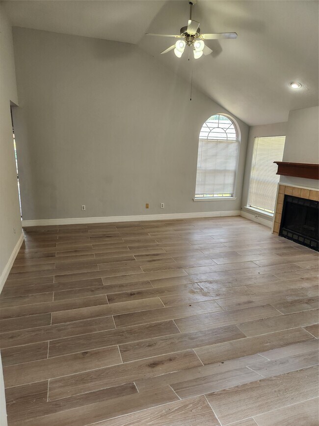 Building Photo - 9339 Stonecreek Ln