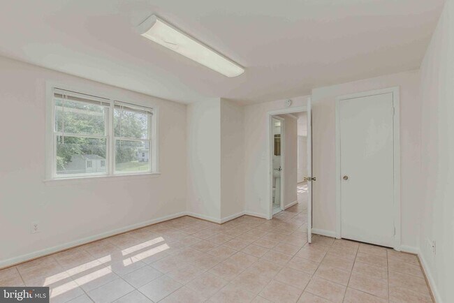 Building Photo - 9703 Stoneham Terrace