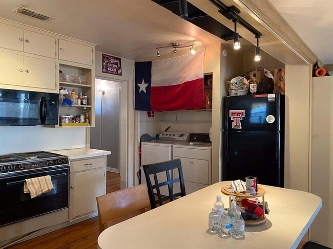 Building Photo - 2611 28th St