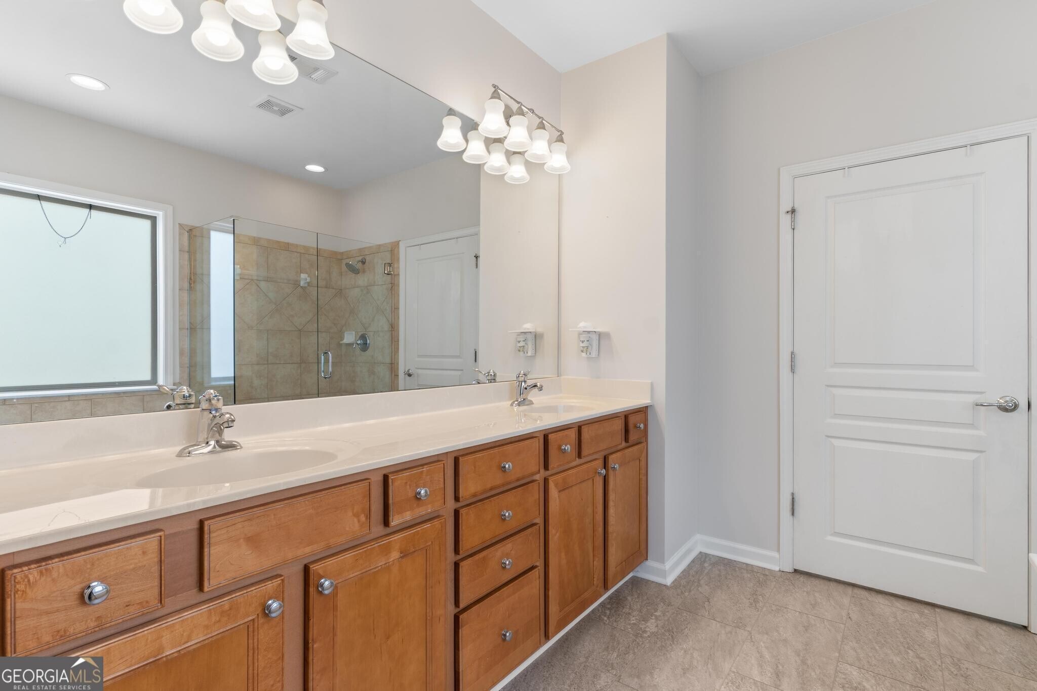 Building Photo - 105 Dahlia Dr