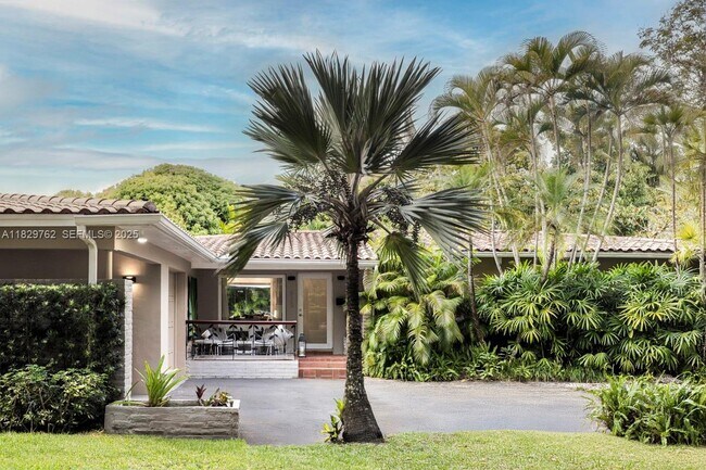 Building Photo - 1535 Robbia Ave