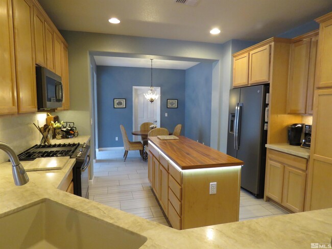 Building Photo - 480 Dartmoor Ct