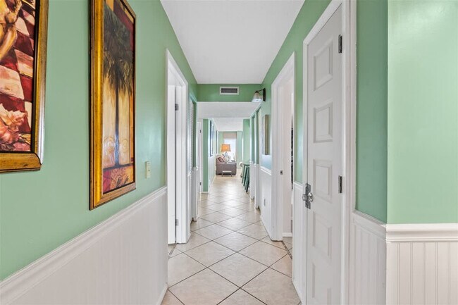 Building Photo - 8743 Thomas Dr