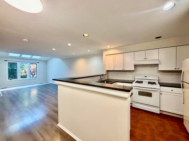 Building Photo - 781 Spinnaker Ct