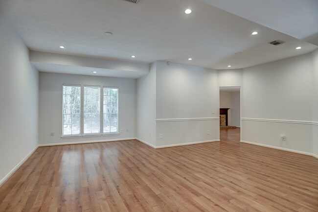 Building Photo - 179 Sandpebble Dr