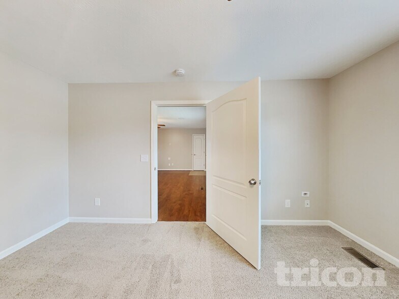 Building Photo - 1621 Robert Rd