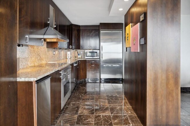 Building Photo - 2 bedroom in Chicago IL 60613