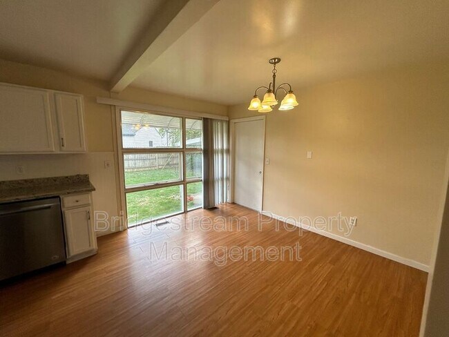 Building Photo - 1944 Malcom Dr