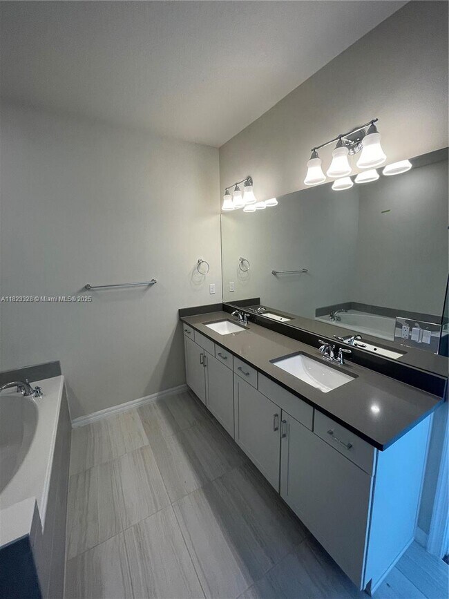 Building Photo - 2112 Appleton Cir S