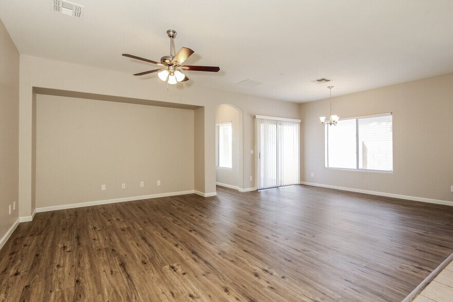 Building Photo - 15214 N 138th Ln