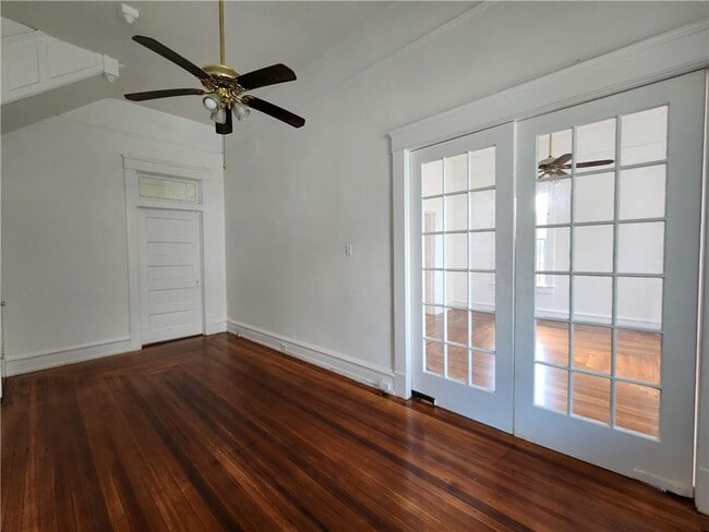 Building Photo - 106 S Bayou St
