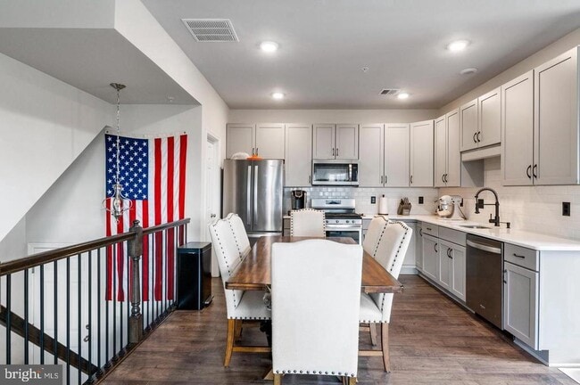 Building Photo - 3070 Goshen Dr