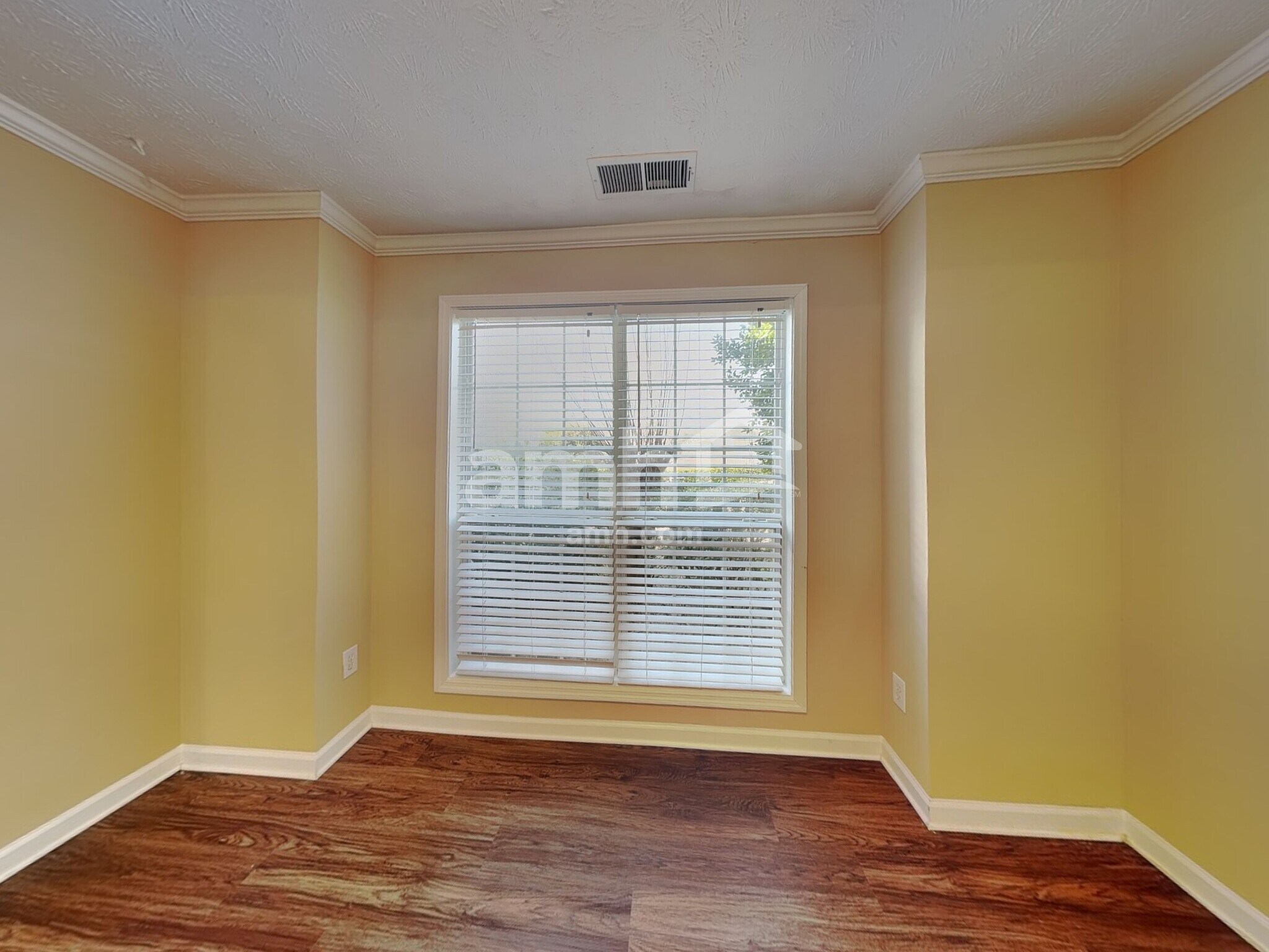 Building Photo - 2041 Vintage Oaks Dr