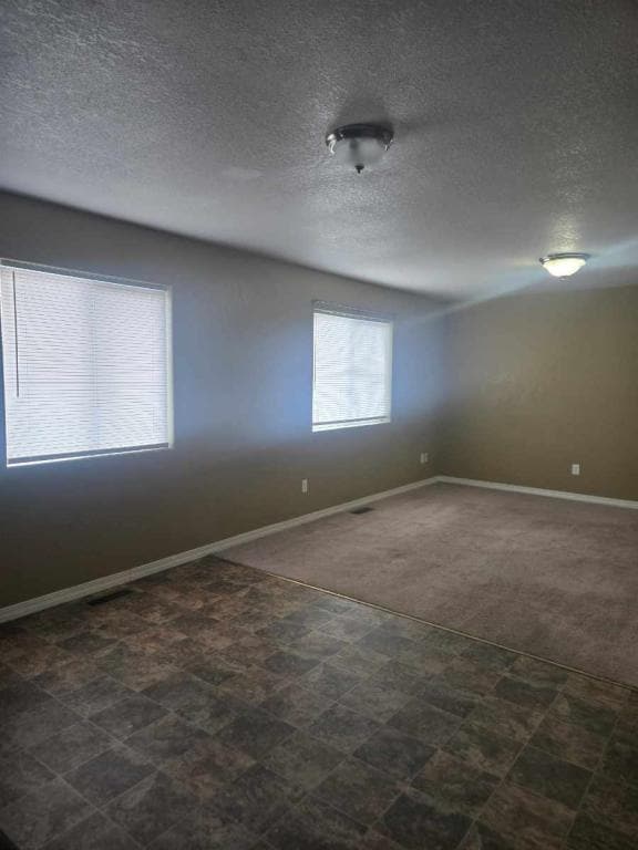 Building Photo - 2316 Lake Helena Dr