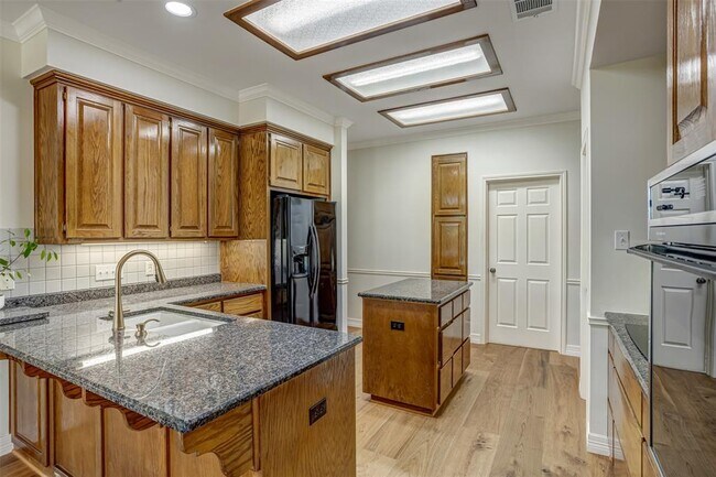 Building Photo - 410 Rolling Green Dr