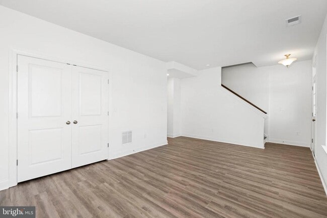 Building Photo - 840 Mapleton Ave