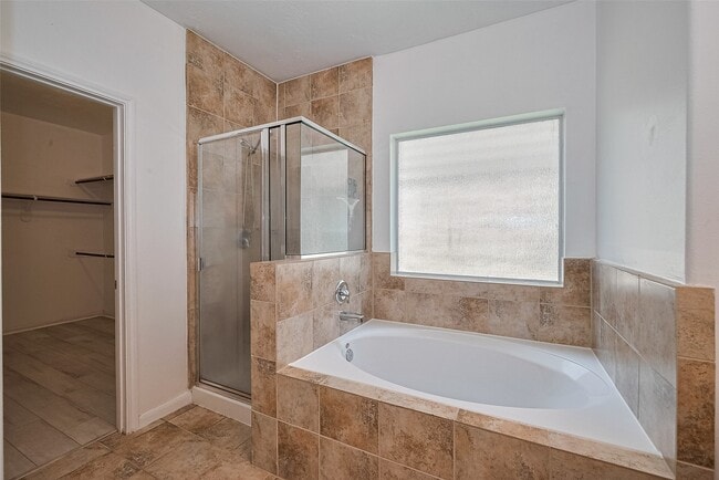Building Photo - 23611 Plantation Pines Ln