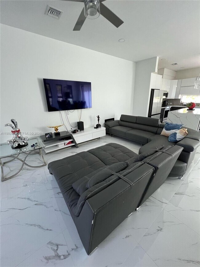 Building Photo - 2342 McKinley St