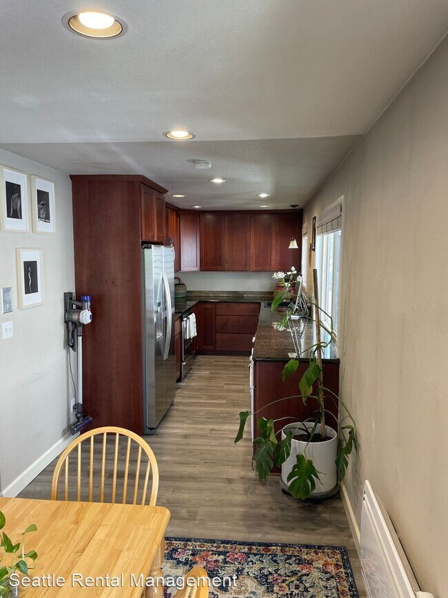 Building Photo - 1 br, 1 bath House - 6557 4th Ave NE  Unit #6