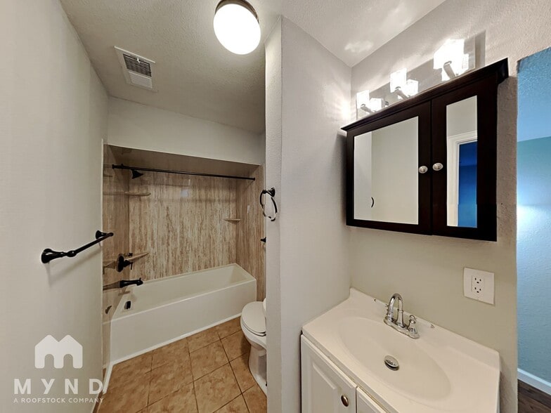 Building Photo - 2141 Province Ln