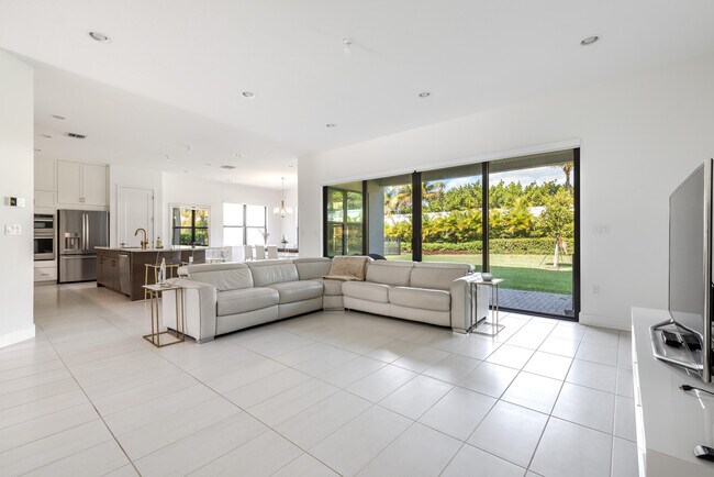 Building Photo - 8131 Laurel Falls Dr