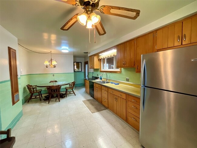 Building Photo - 92 Vestal Ave