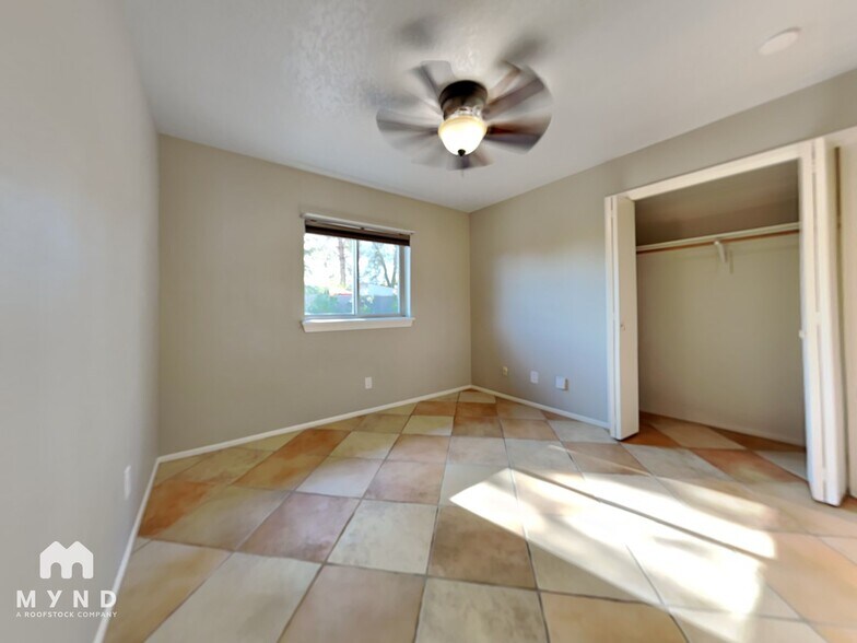 Building Photo - 15811 E Richwood Ave