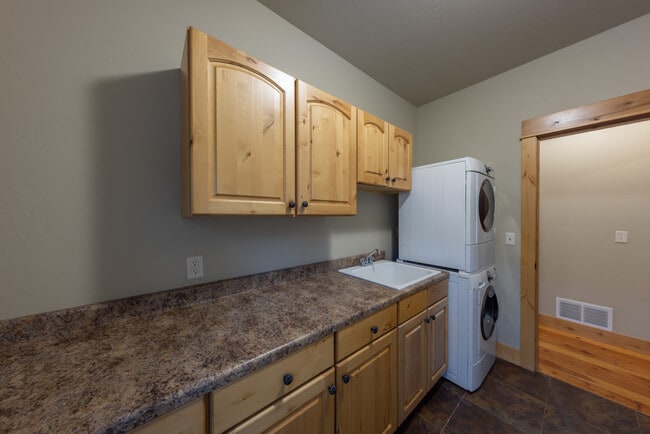 Building Photo - 1608 Gale Ct