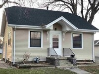 Building Photo - 207 N Pine St